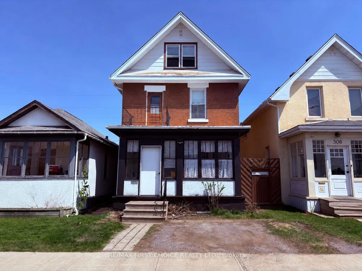 Detached in Thunder Bay
