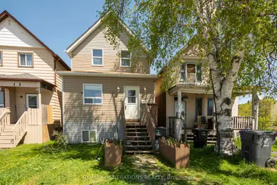 Detached in Thunder Bay