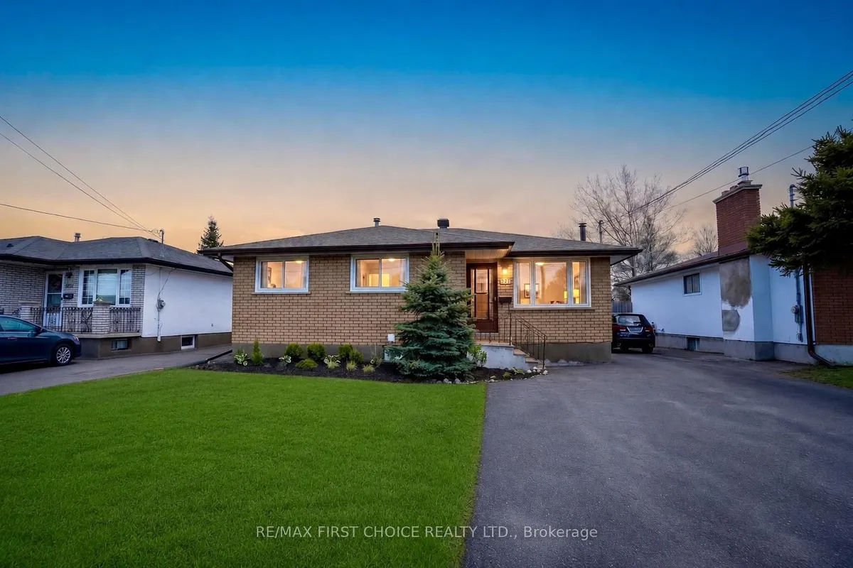 Detached in Thunder Bay