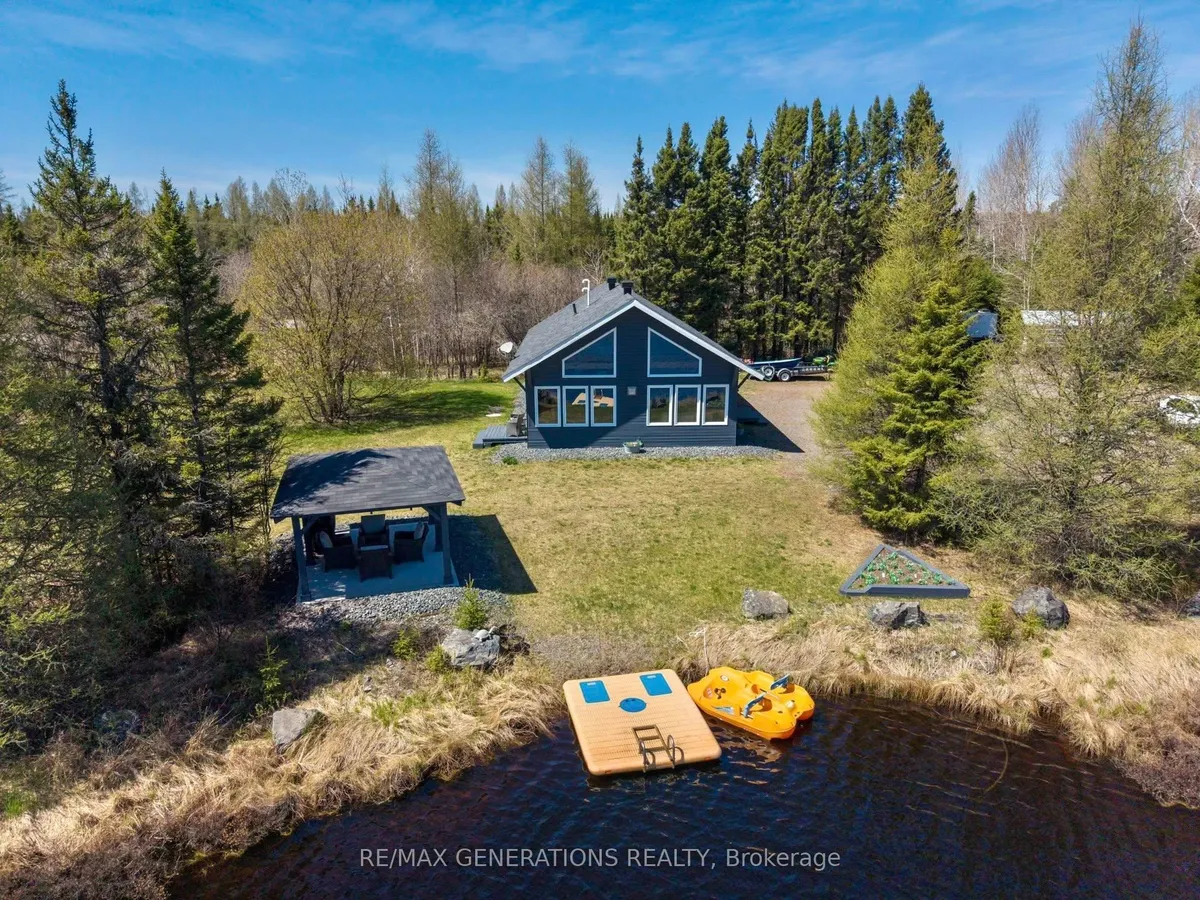 Detached in Thunder Bay Remote Area