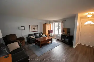 Detached in Thunder Bay