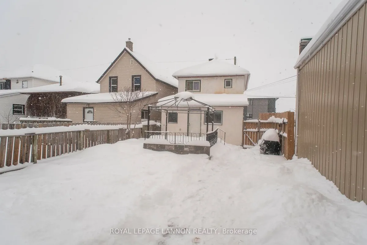 Detached in Thunder Bay