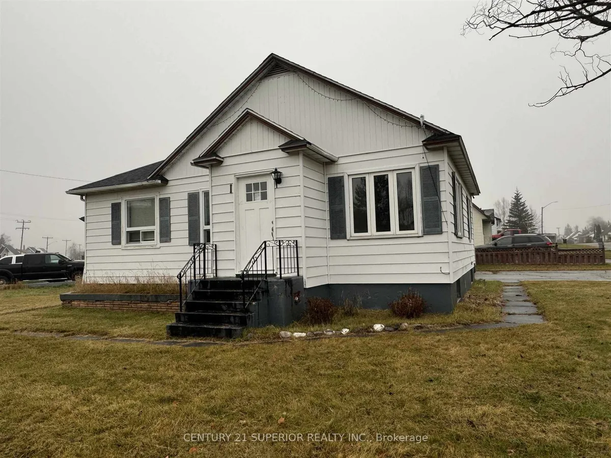 Detached in Manitouwadge