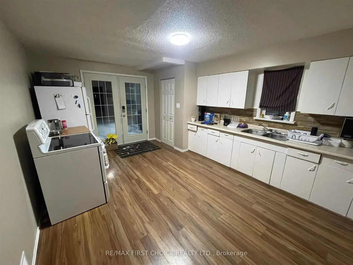 Detached in Dryden