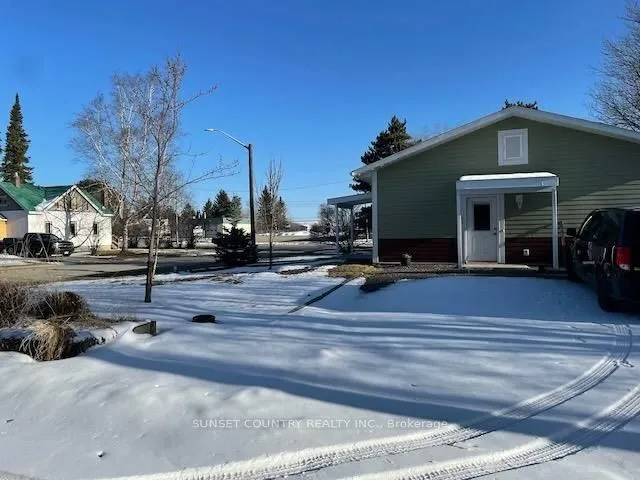 Detached in Dryden