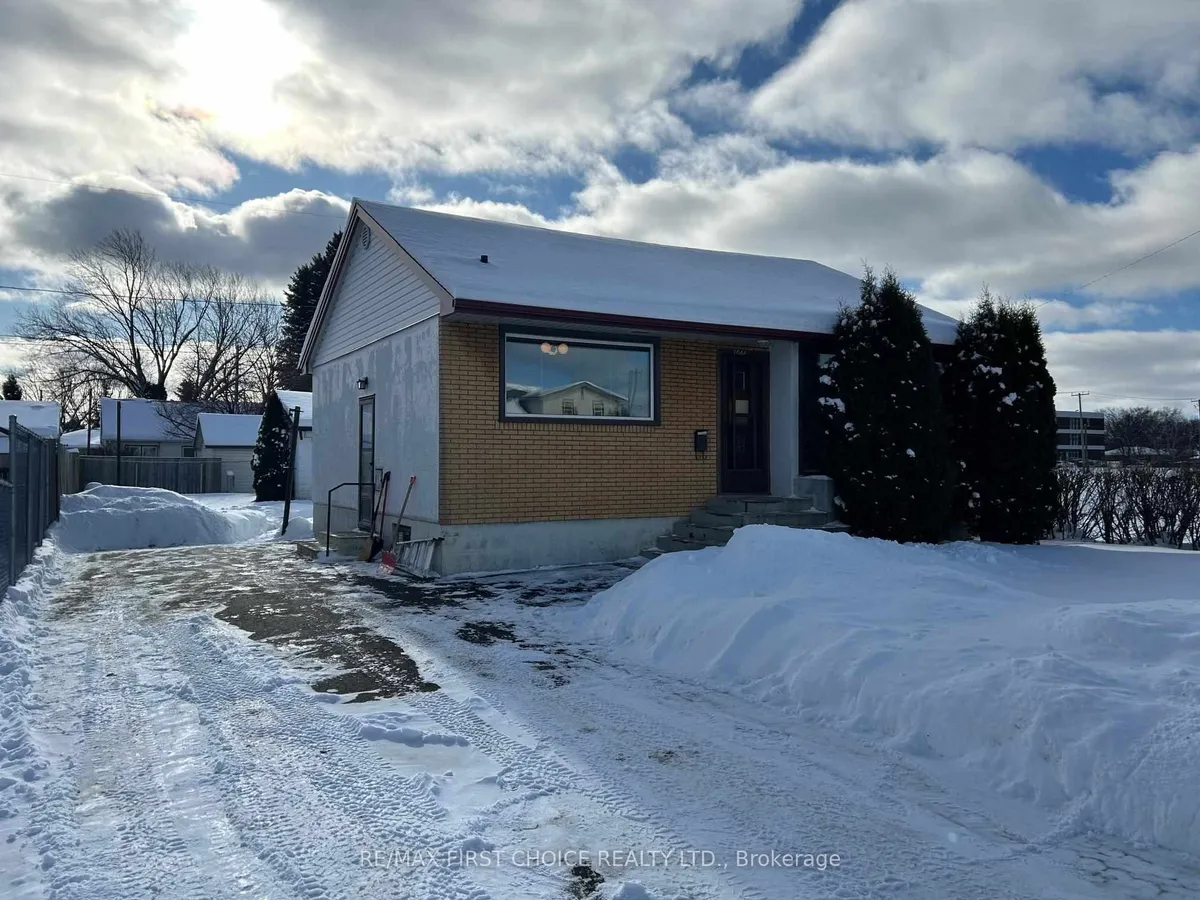 Detached in Thunder Bay
