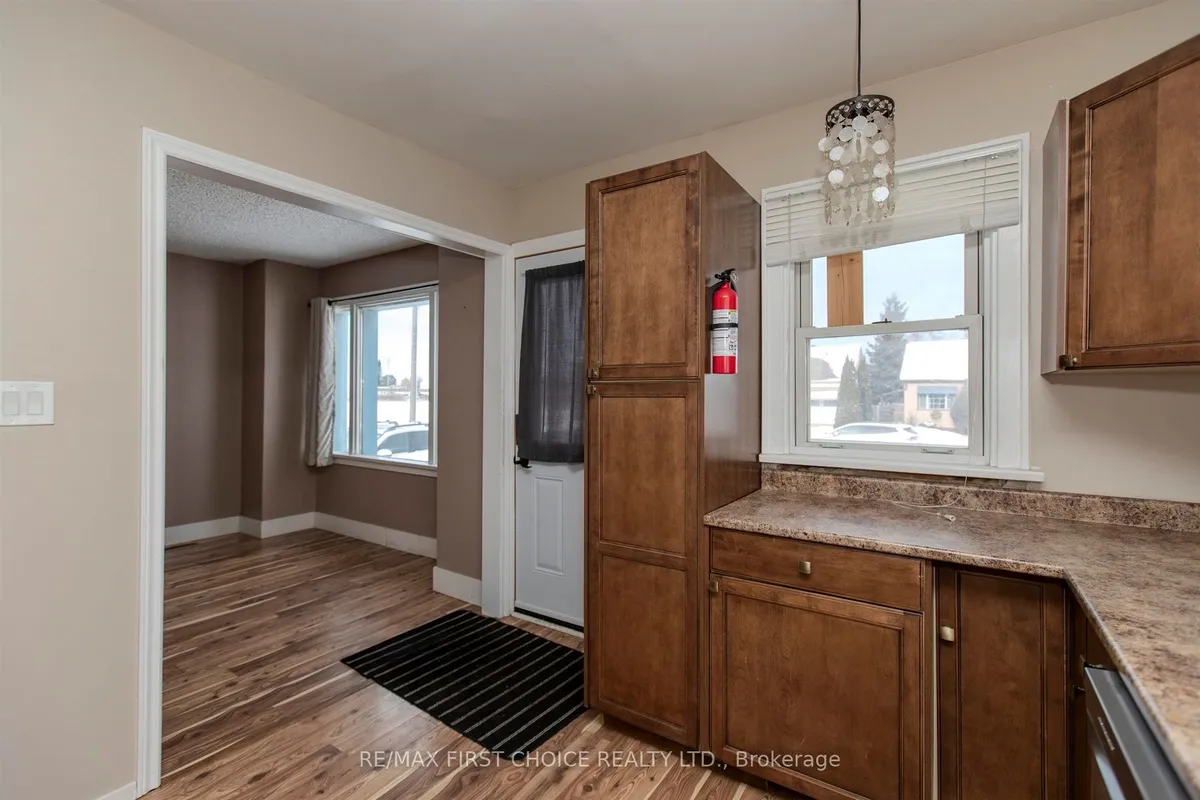 Detached in Thunder Bay