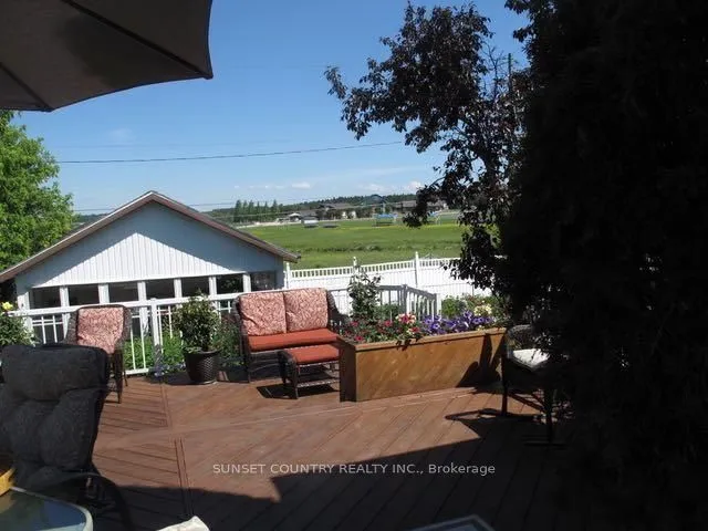 Detached in Dryden