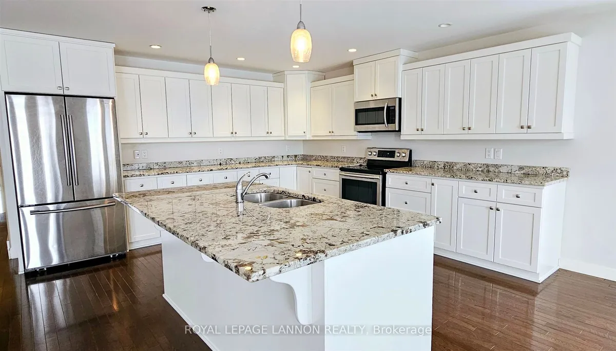 Detached in Thunder Bay
