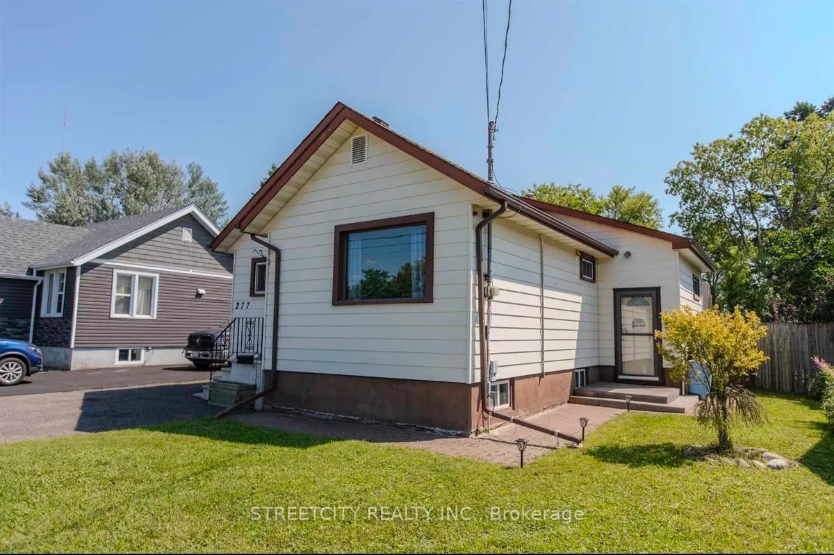Detached in Thunder Bay