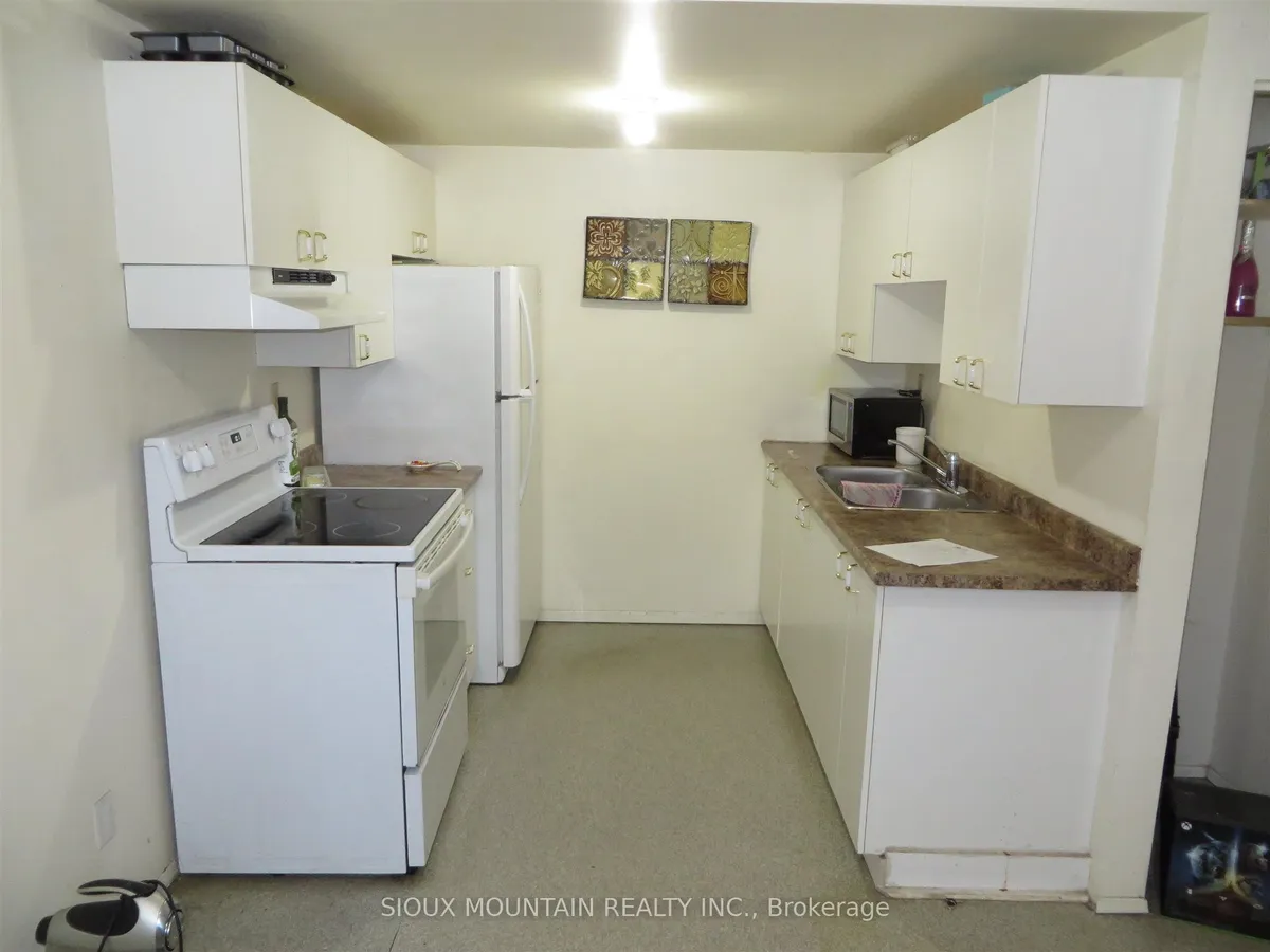 Att/Row/Townhouse in Pickle Lake