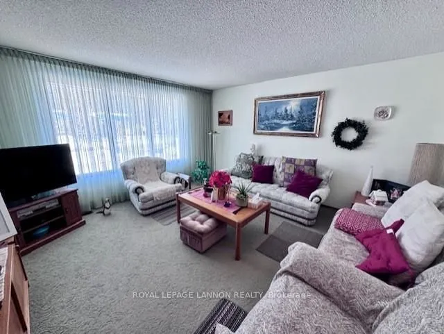Detached in Thunder Bay