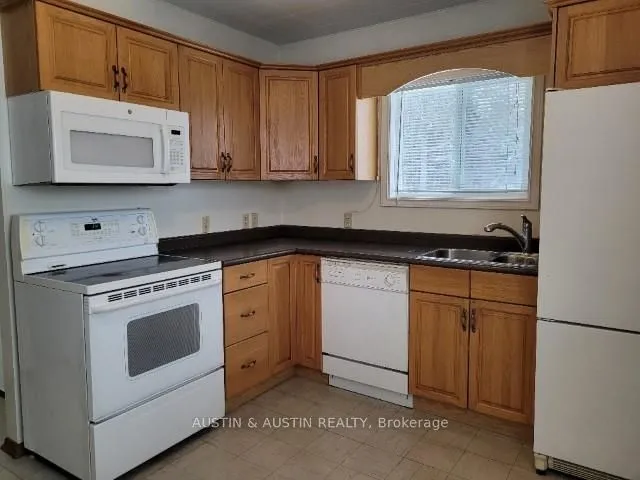 Detached in Dryden