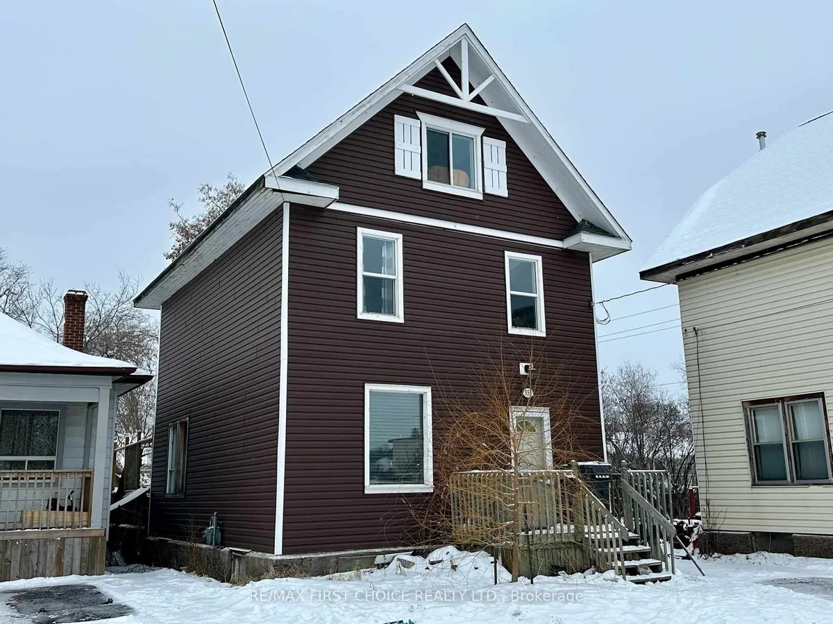 Detached in Thunder Bay