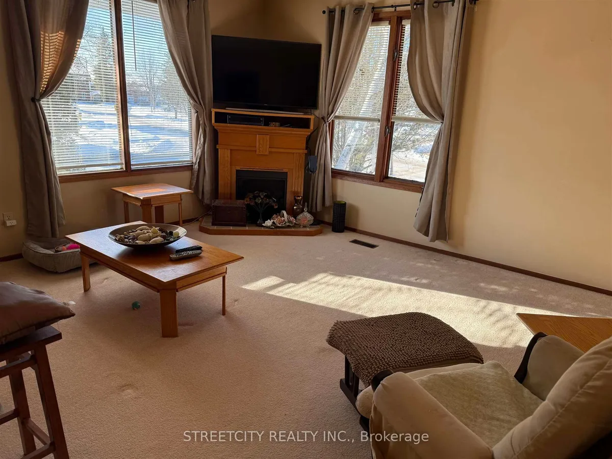 Detached in Thunder Bay