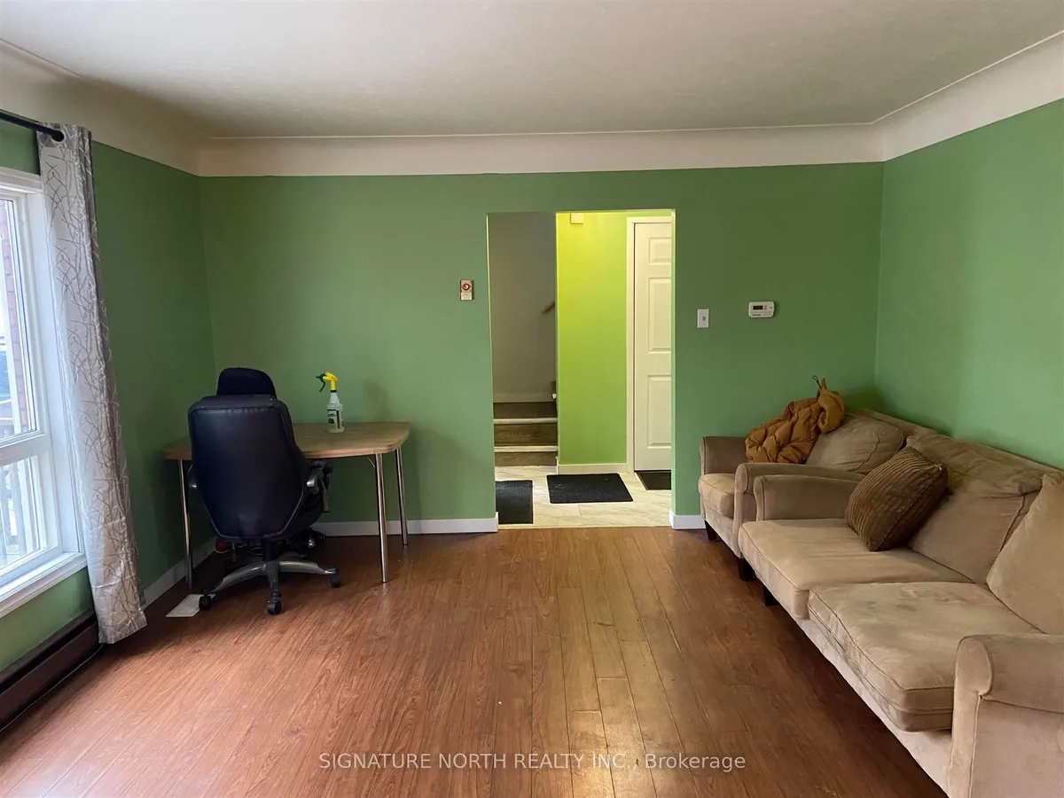 Detached in Thunder Bay