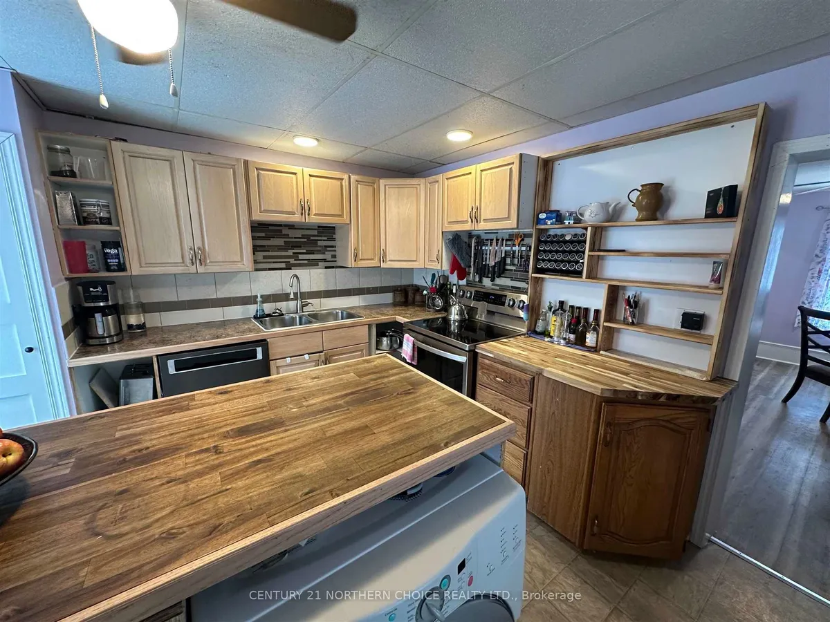 Detached in Kenora