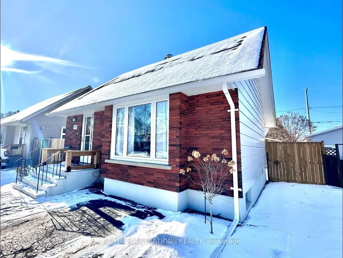 Detached in Thunder Bay