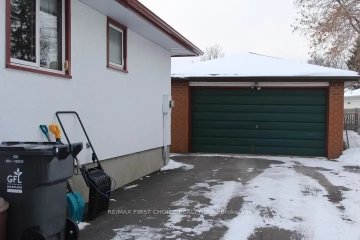 Detached in Thunder Bay