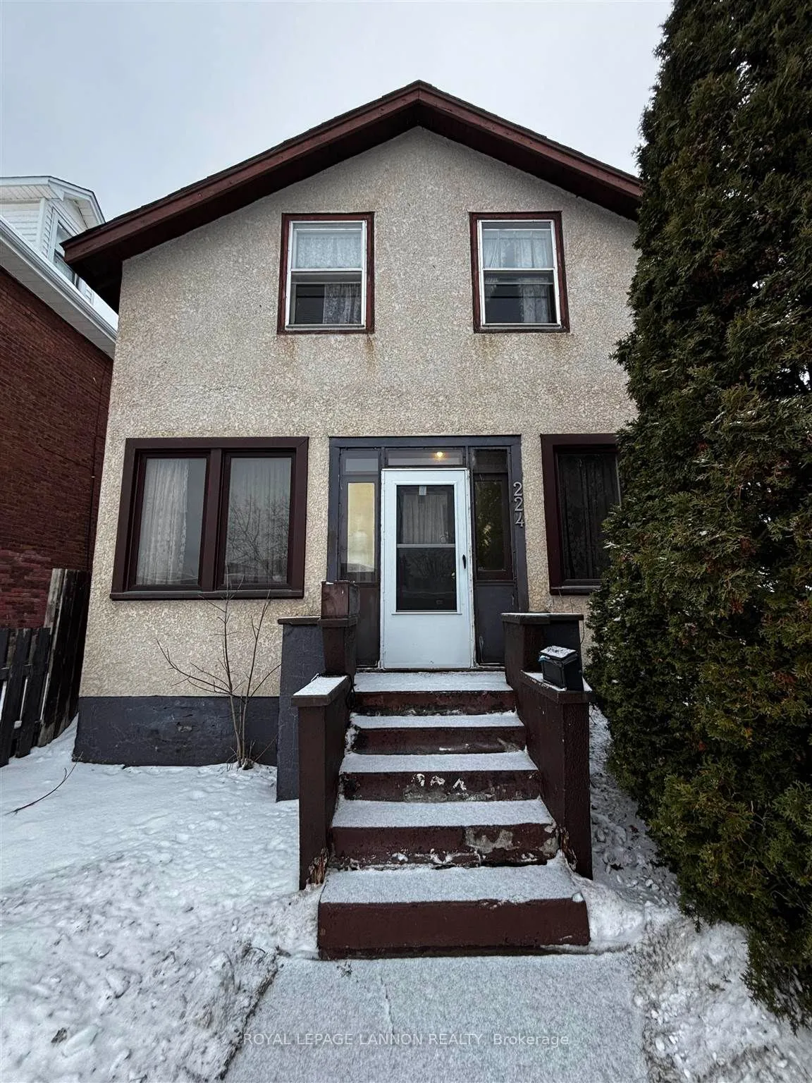 Detached in Thunder Bay