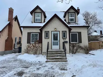 Detached in Thunder Bay
