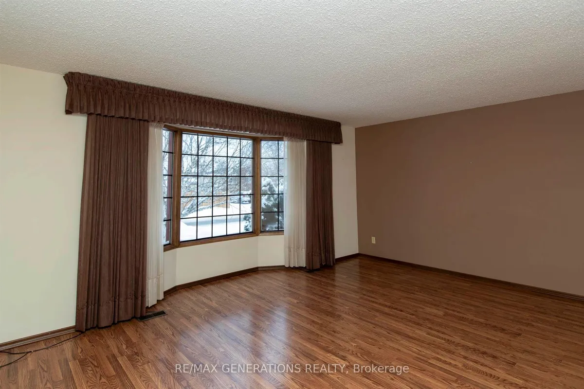 Detached in Thunder Bay