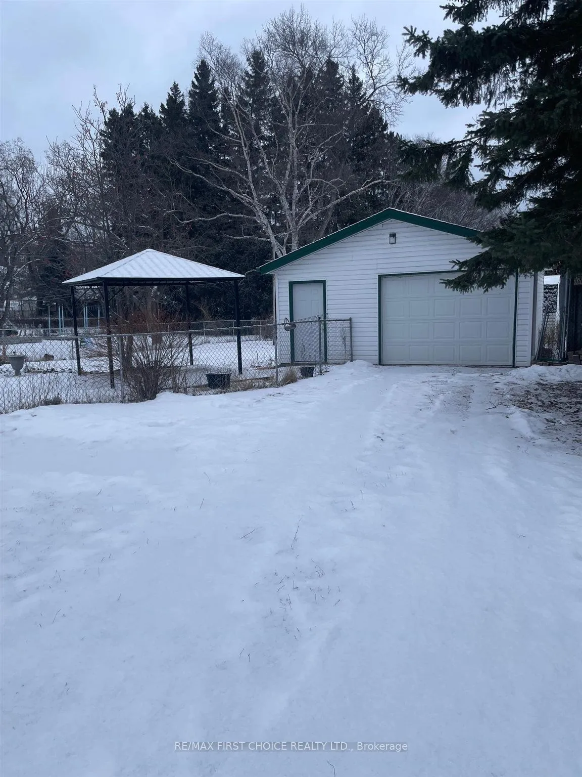 Detached in Thunder Bay