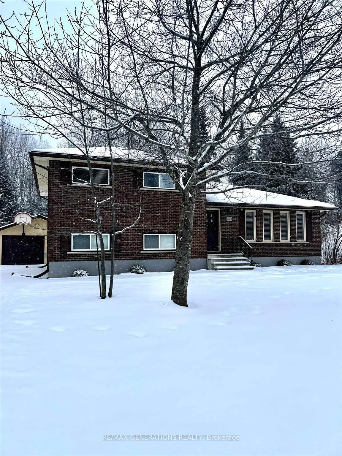 Detached in Thunder Bay