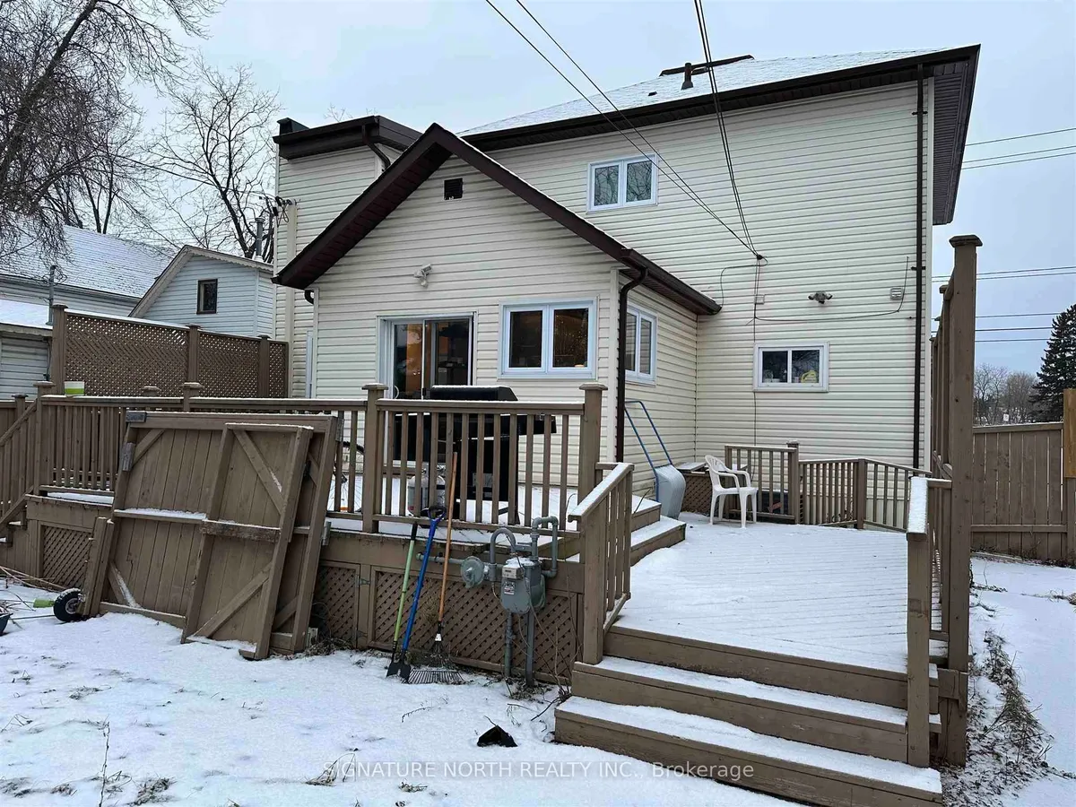 Detached in Thunder Bay