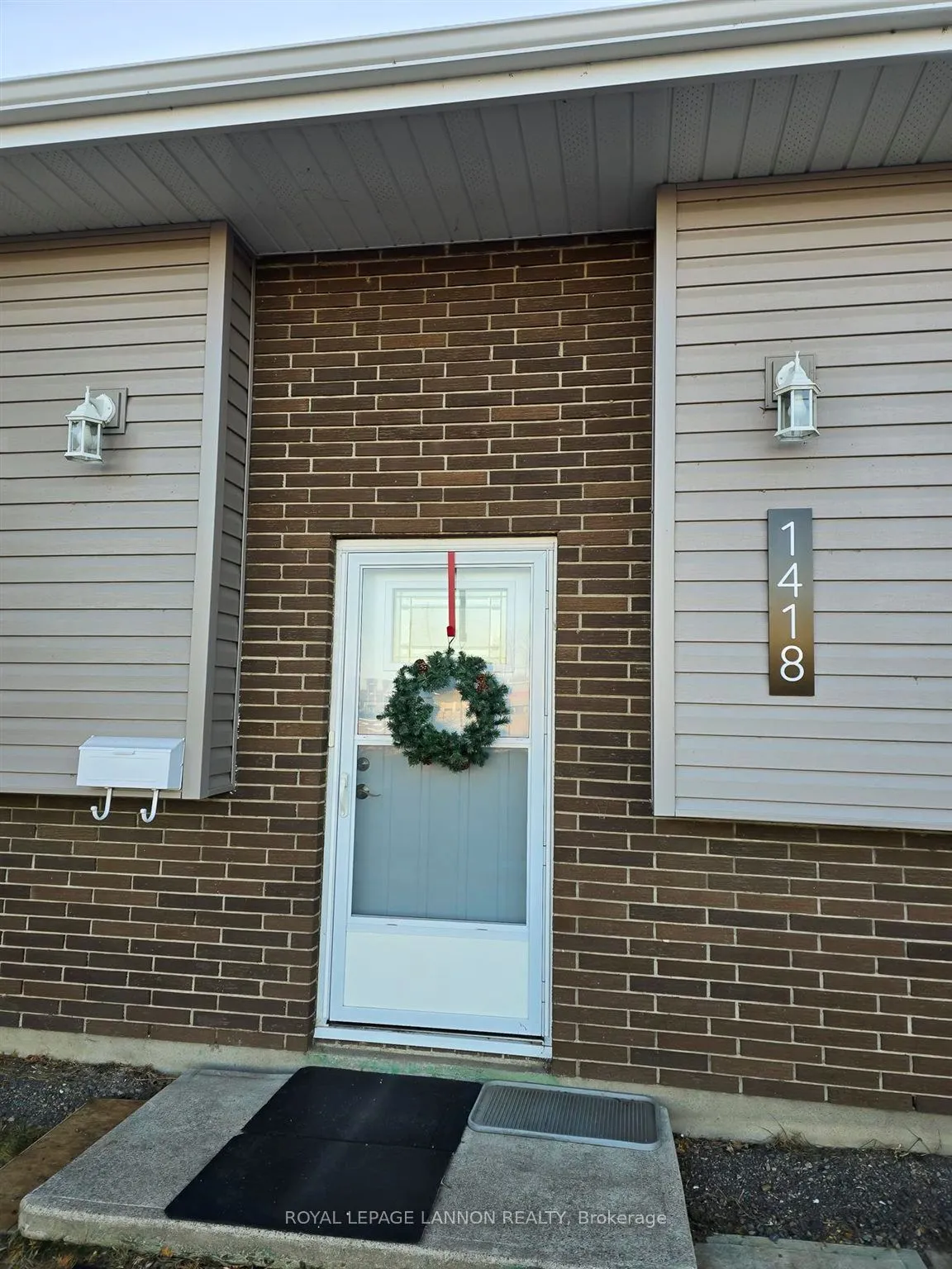 Detached in Thunder Bay