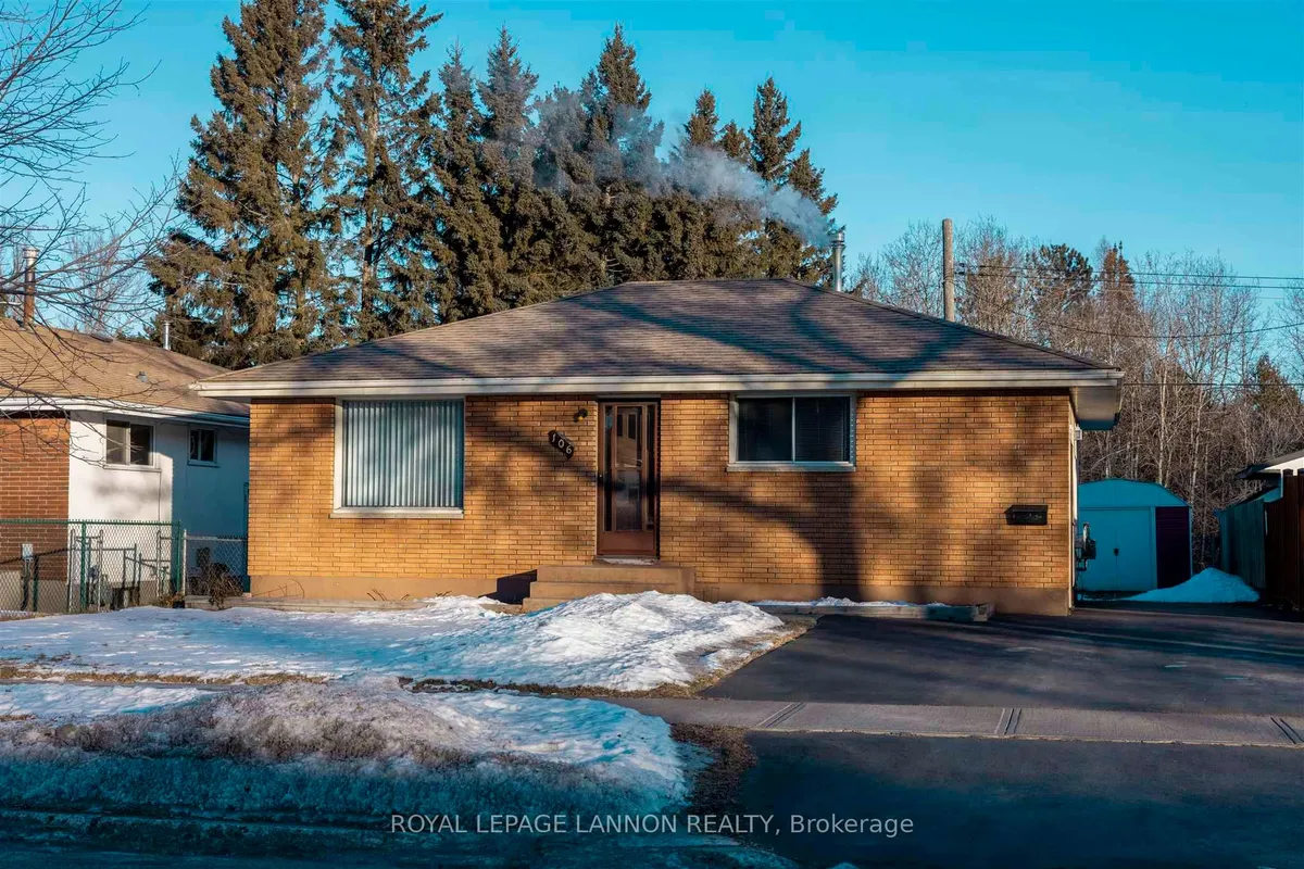 Detached in Thunder Bay
