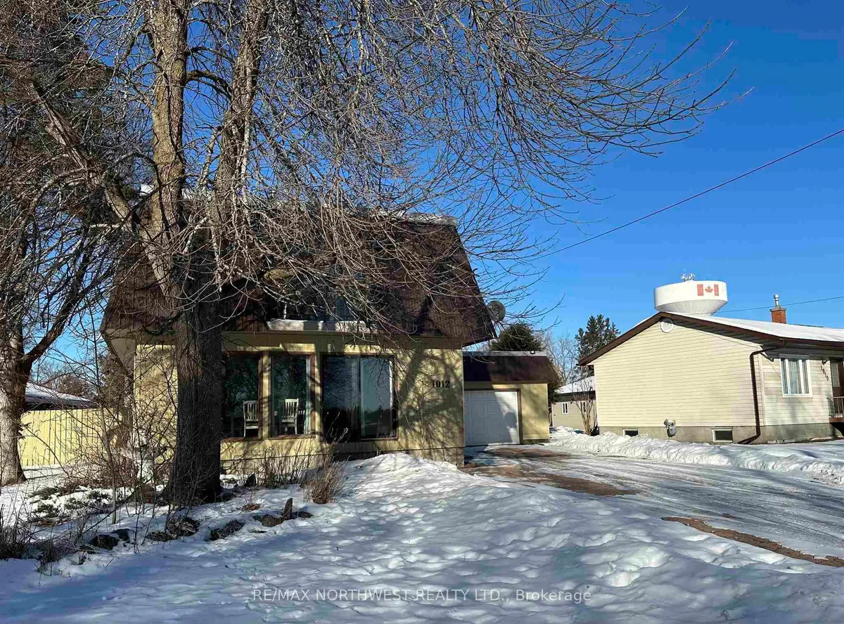 Detached in Fort Frances