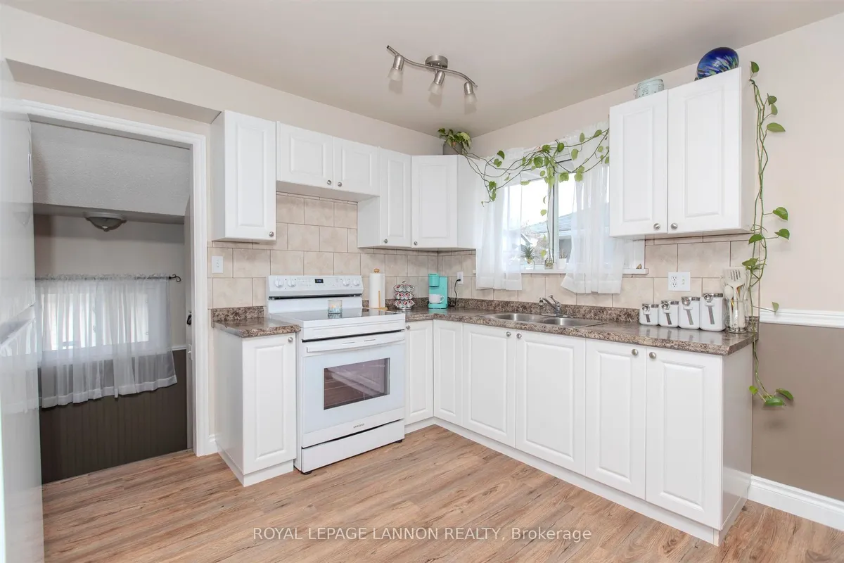 Detached in Thunder Bay