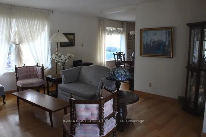 Detached in Thunder Bay