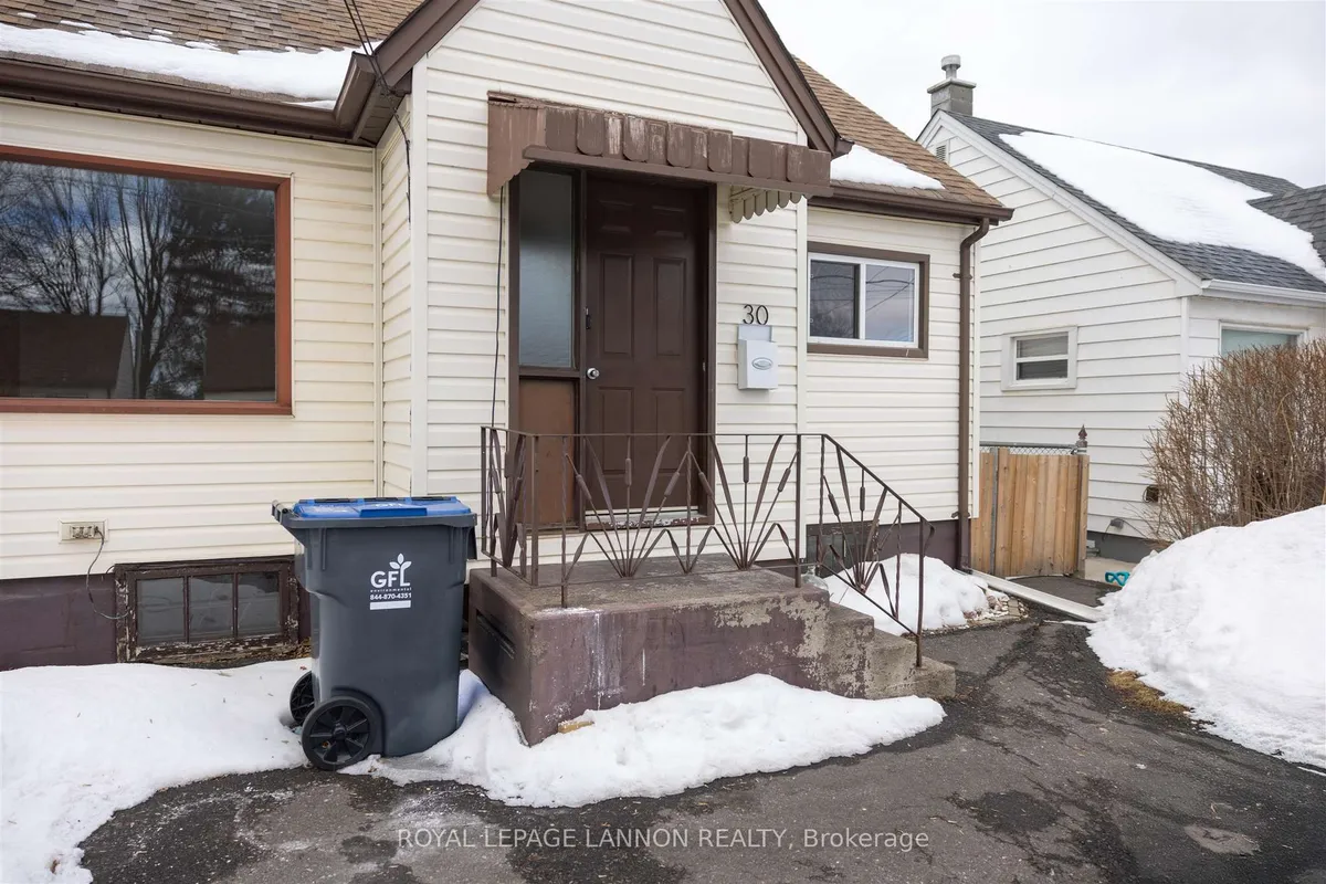 Detached in Thunder Bay