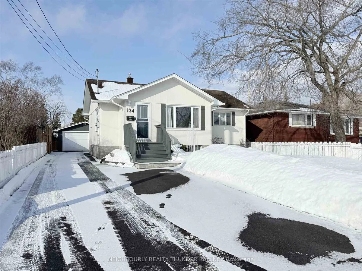 Detached in Thunder Bay