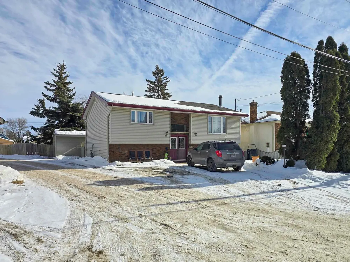 Detached in Thunder Bay