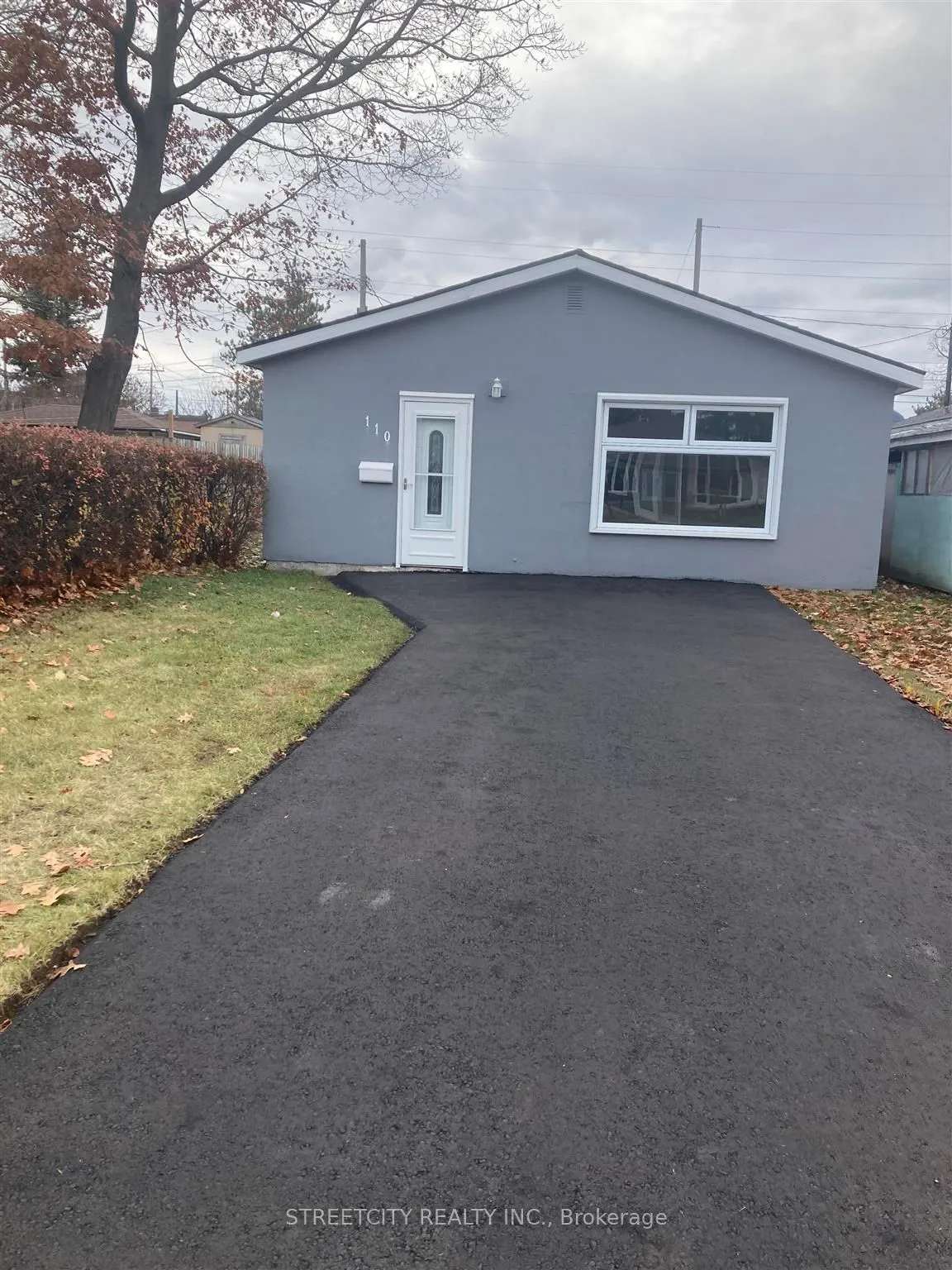 Detached in Thunder Bay