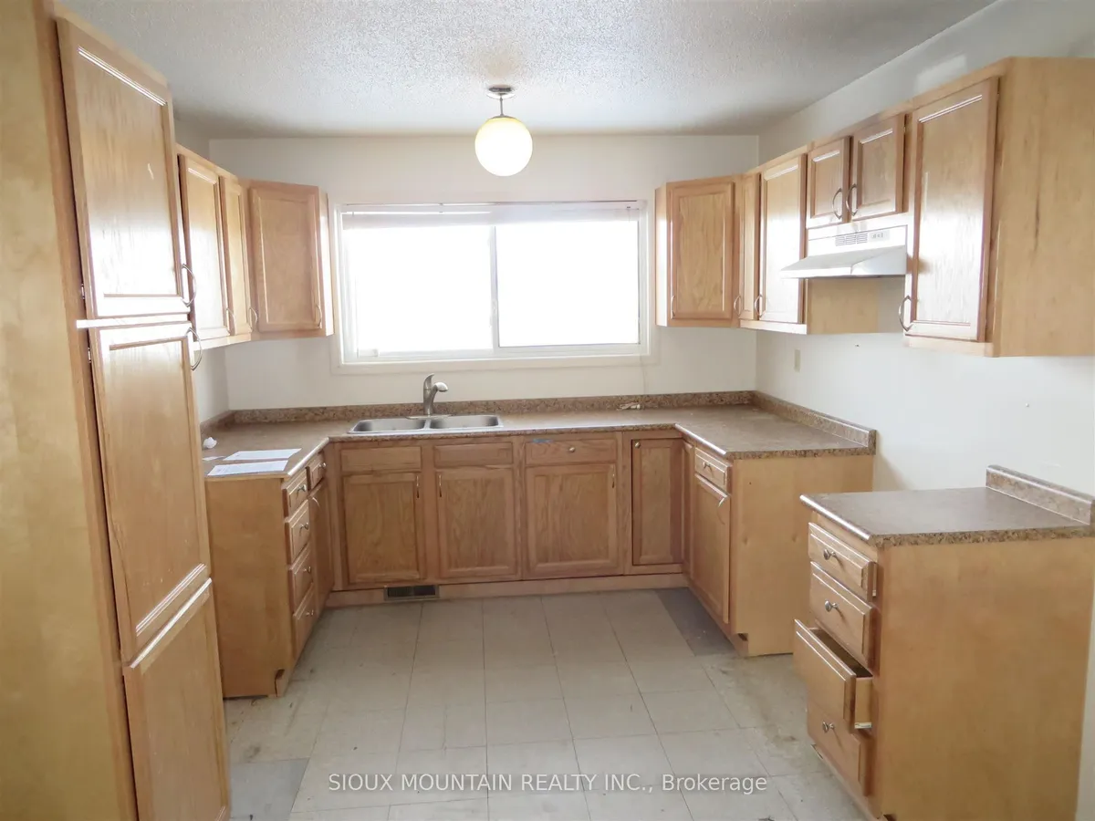 Semi-Detached in Pickle Lake