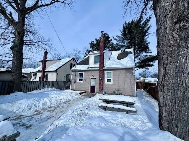 Detached in Thunder Bay