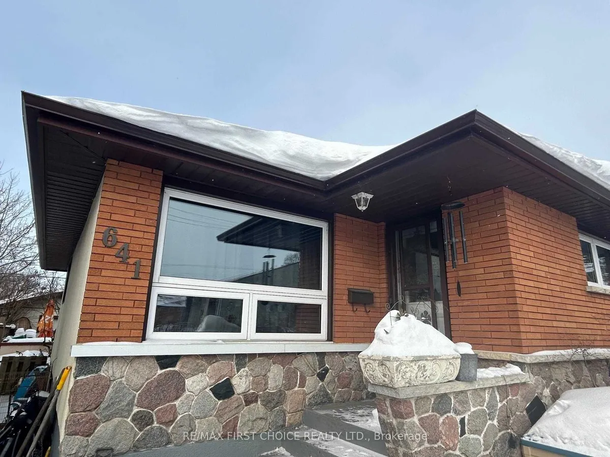 Detached in Thunder Bay
