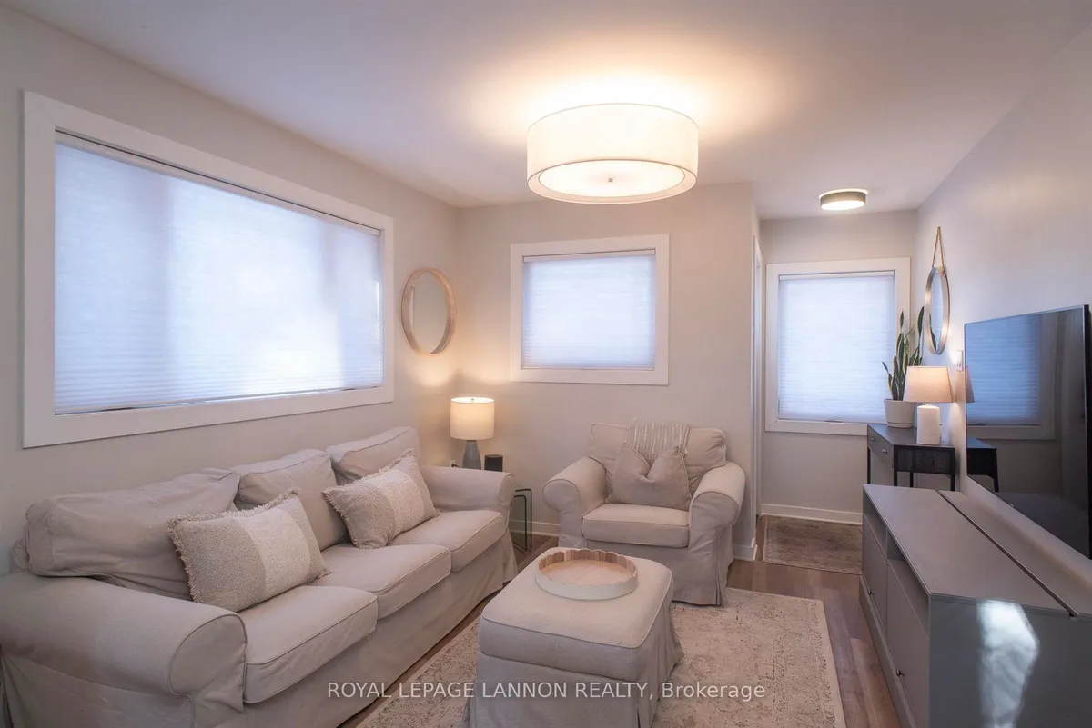 Detached in Thunder Bay