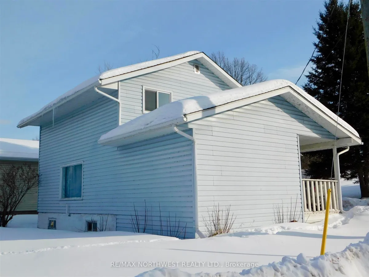 Detached in Dryden