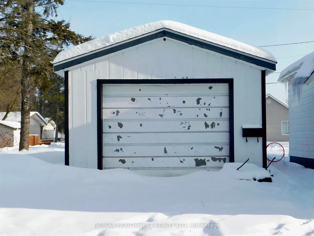 Detached in Dryden
