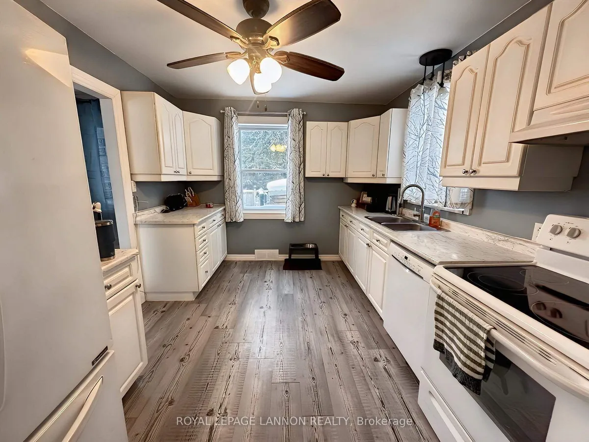 Detached in Greenstone