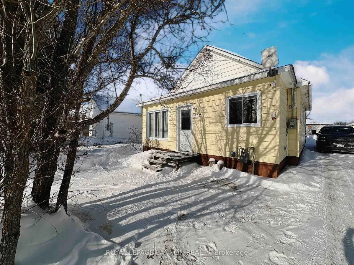 Detached in Greenstone