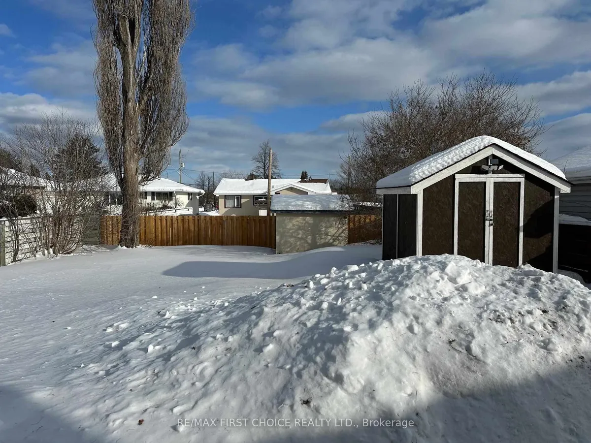 Detached in Thunder Bay