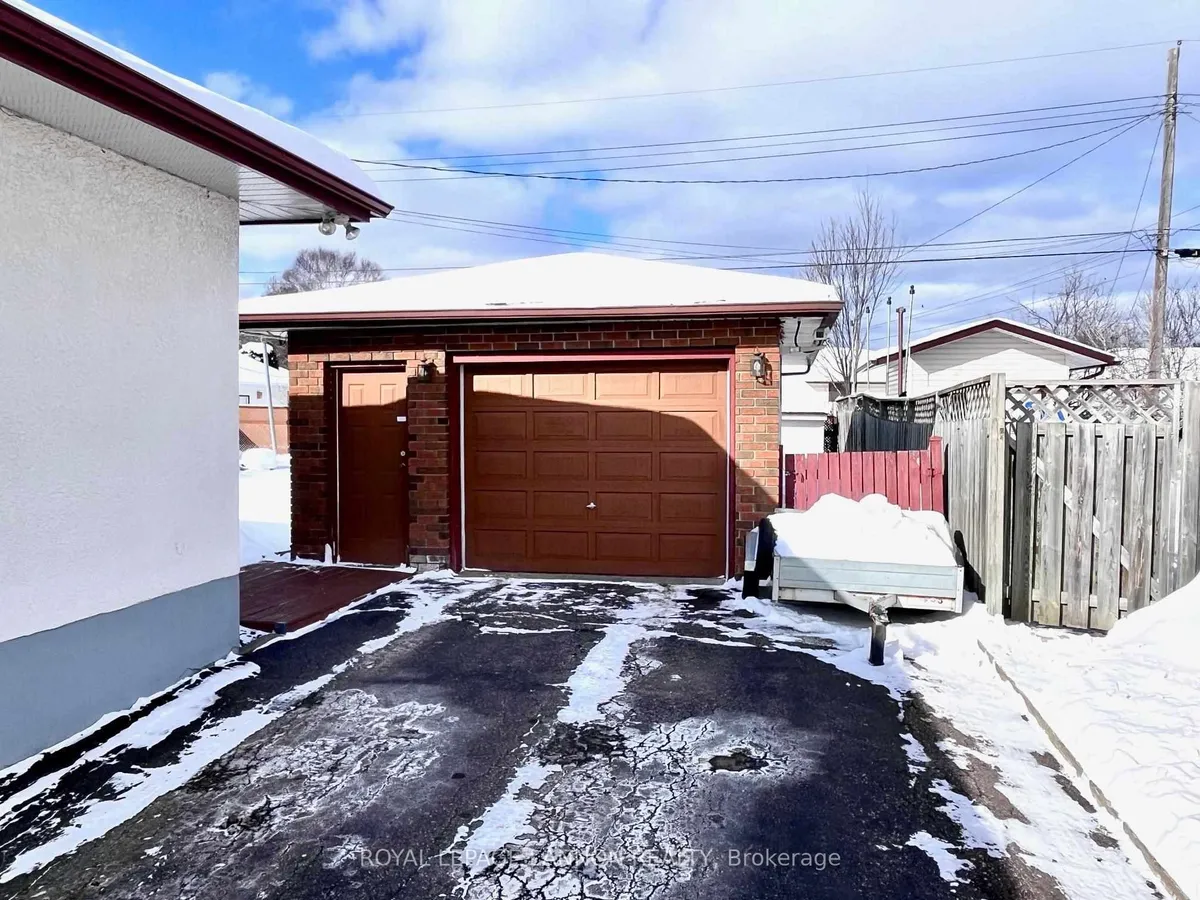 Detached in Thunder Bay