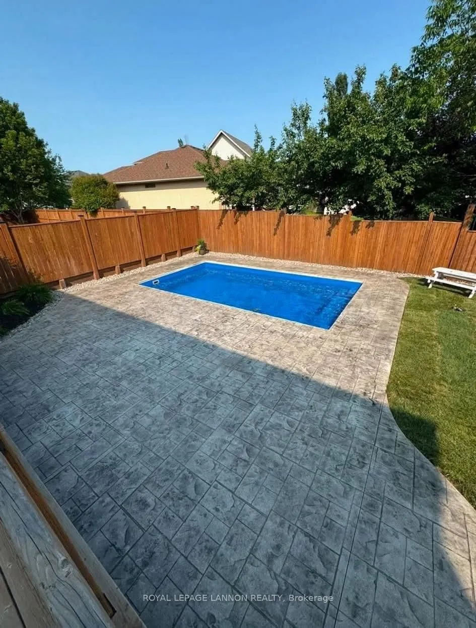 Detached in Thunder Bay
