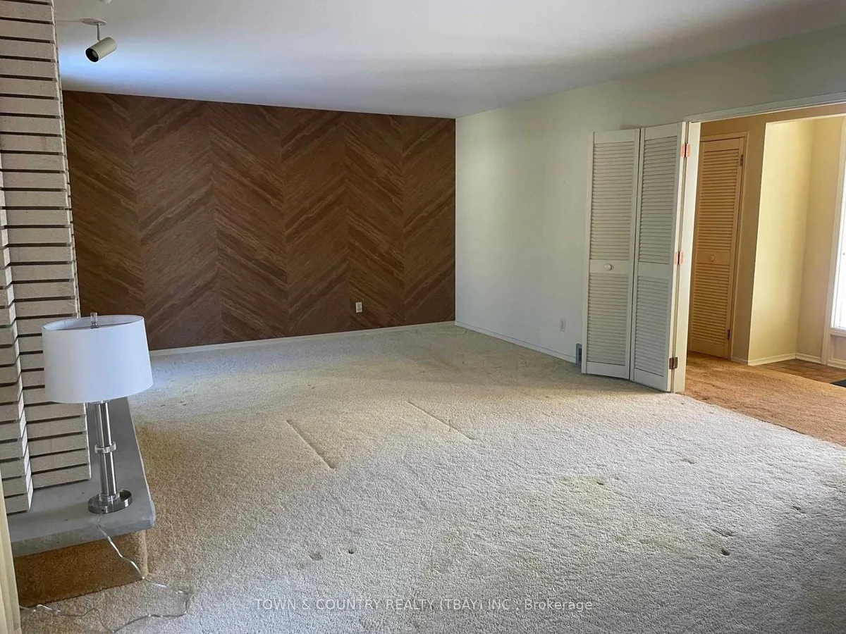 Detached in Thunder Bay